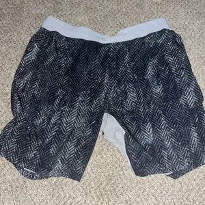 XL LULU-LEMON THE LINER-LESS SHORT 9 IN.